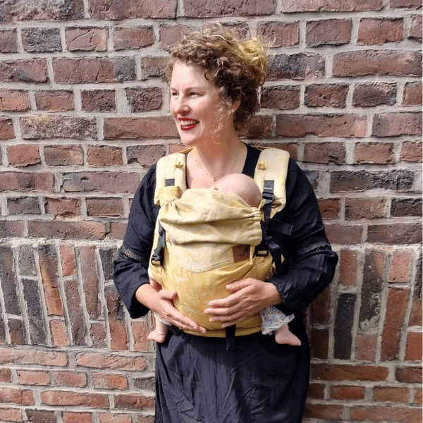 SCHMUSEWOLKE Draagzak Comfort Maxi Botanical Golden Linnen 2 SCHMUSEWOLKE Draagzak Comfort Maxi Botanical Golden Linnen - Afbeelding 2